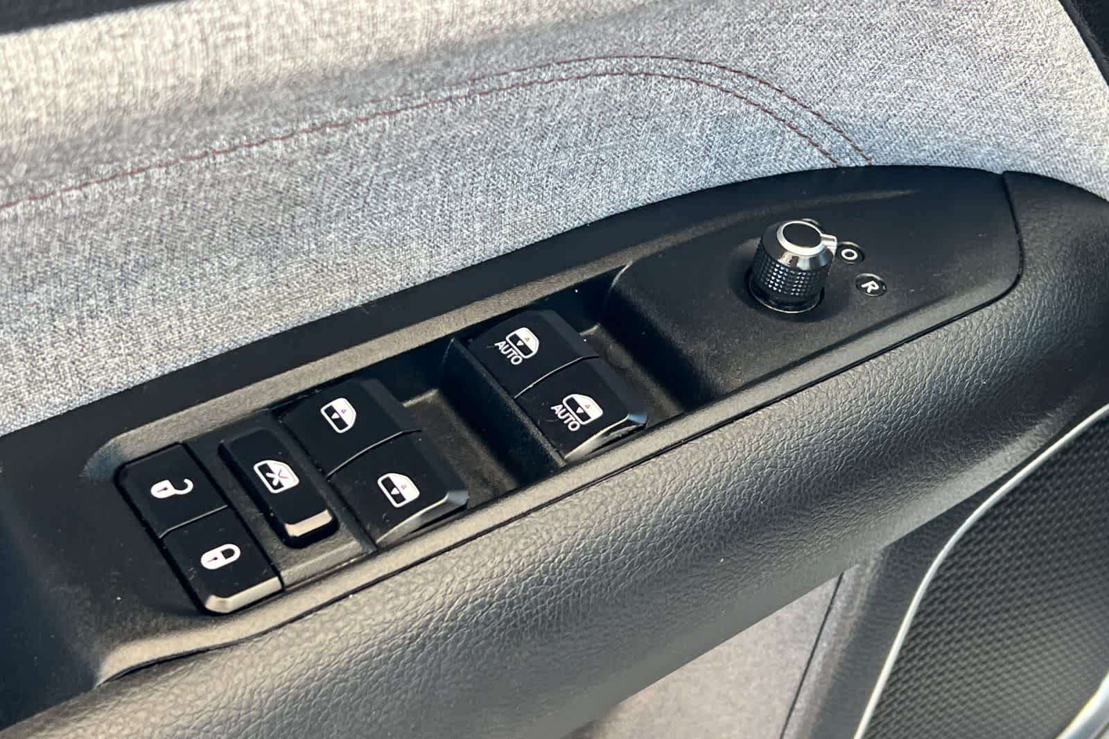 Thumbnail: 2023 Jeep Compass - 14