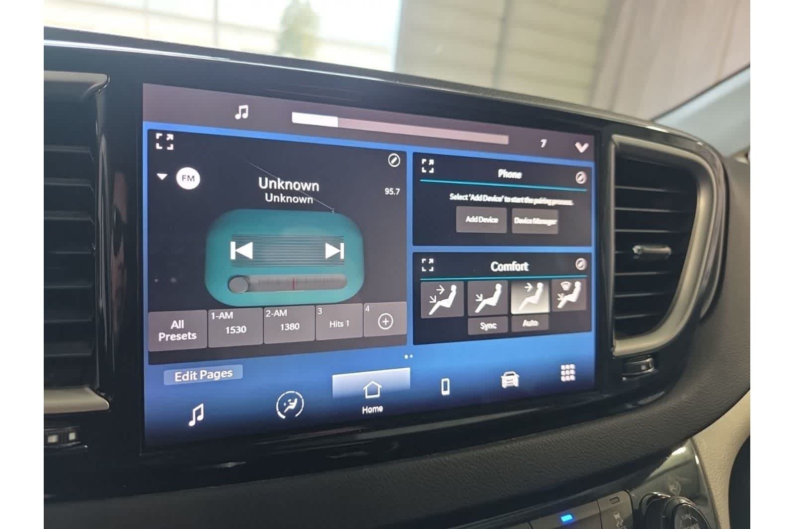 Thumbnail: 2023 Chrysler Pacifica - 22