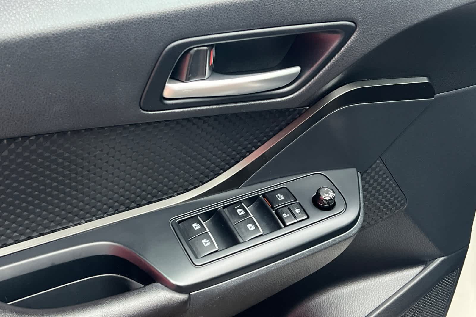 Thumbnail: 2018 Toyota C-HR - 13