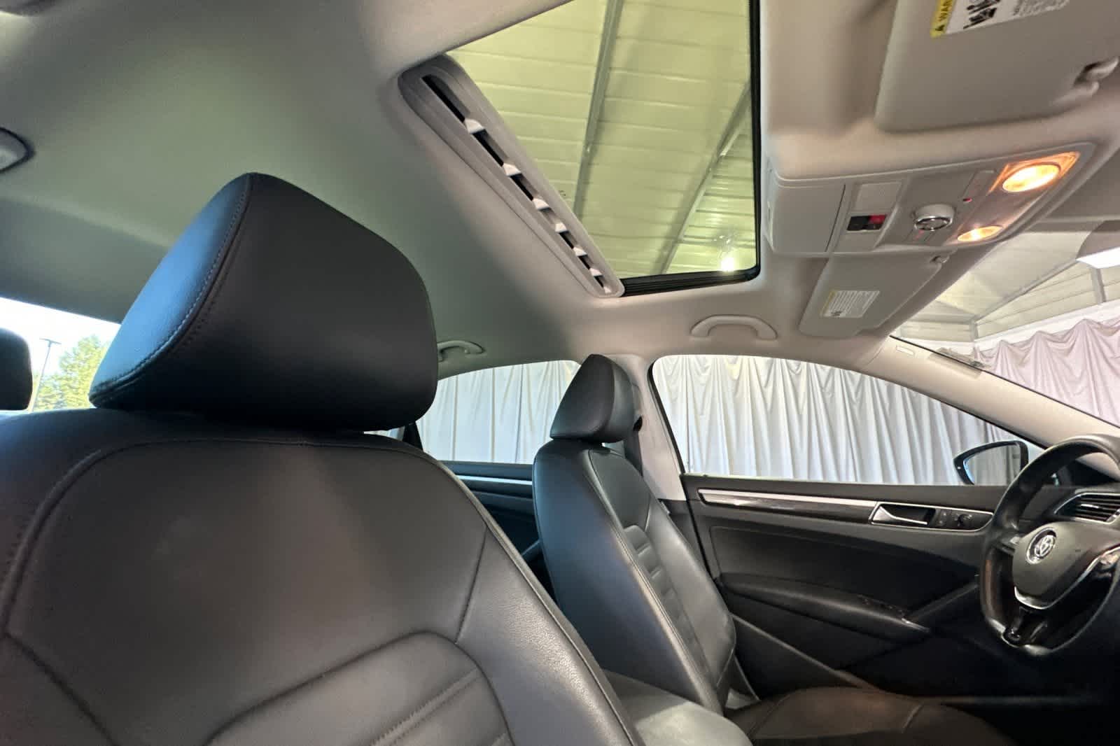 Thumbnail: 2018 Volkswagen Passat - 19