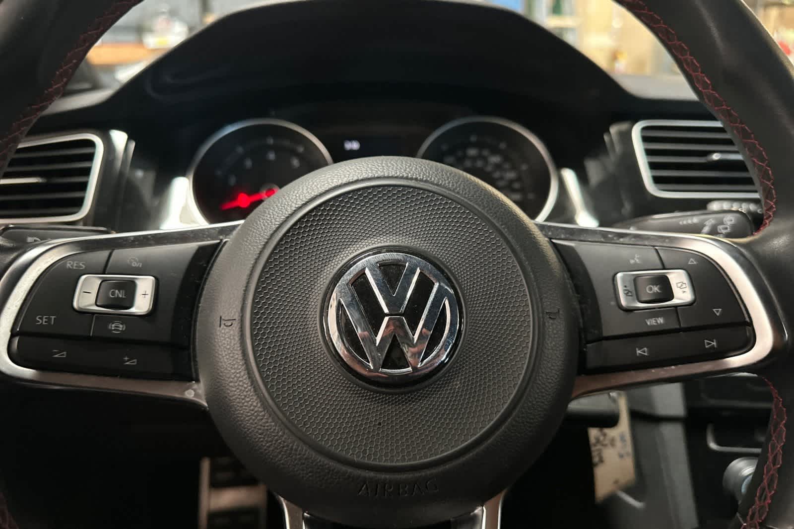 Thumbnail: 2019 Volkswagen Golf - 24