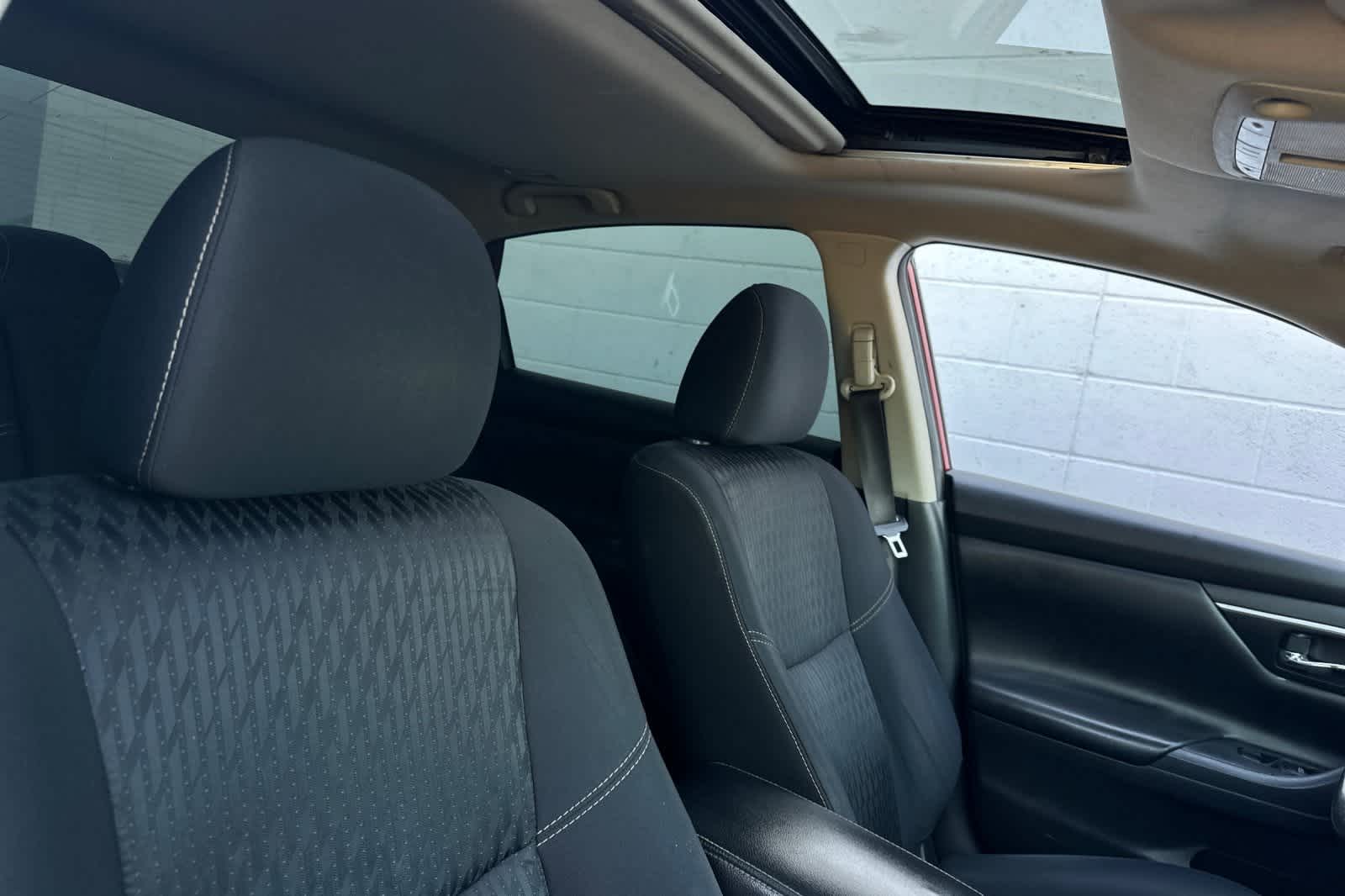 Thumbnail: 2018 Nissan Altima - 18