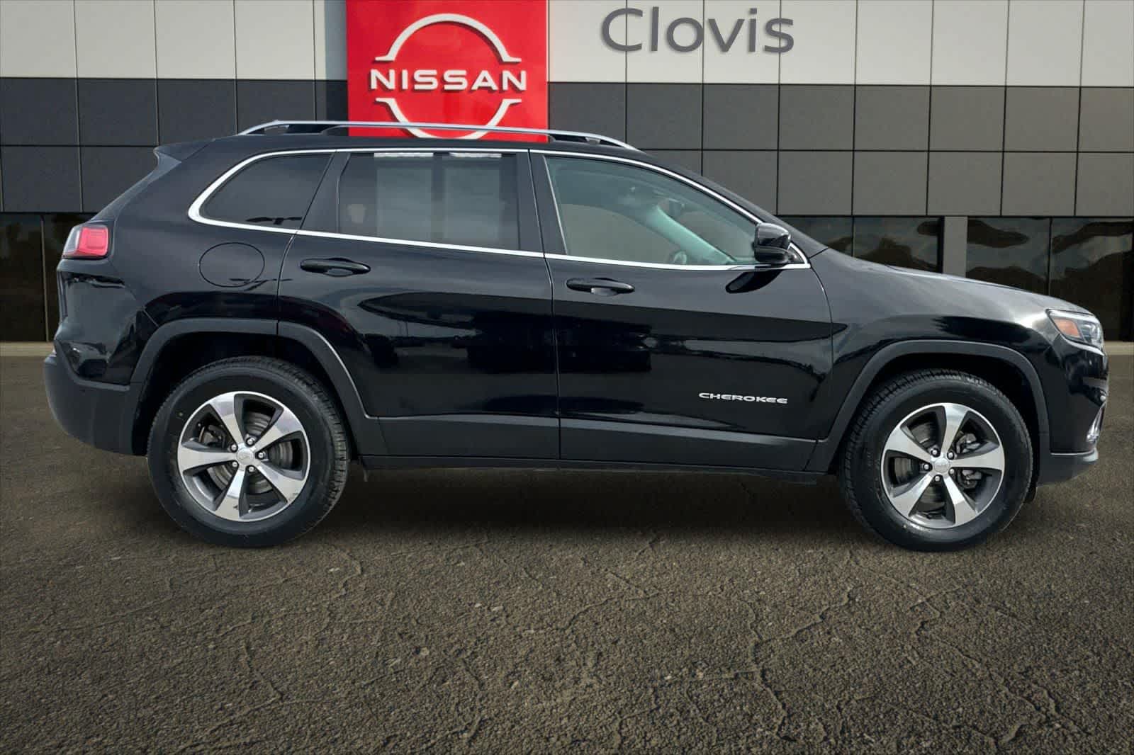 Thumbnail: 2019 Jeep Cherokee - 9