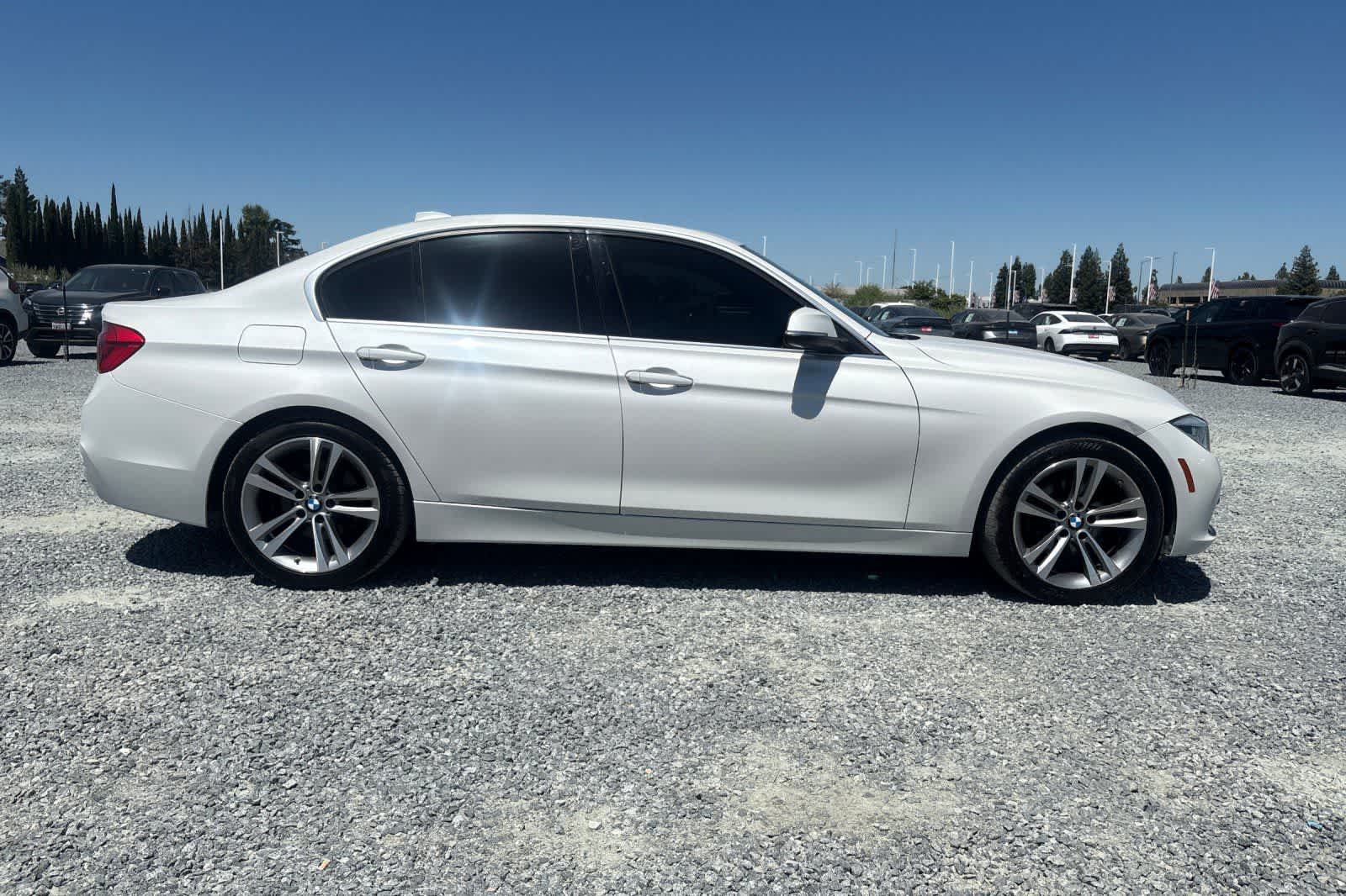 Thumbnail: 2018 BMW 3 Series - 9