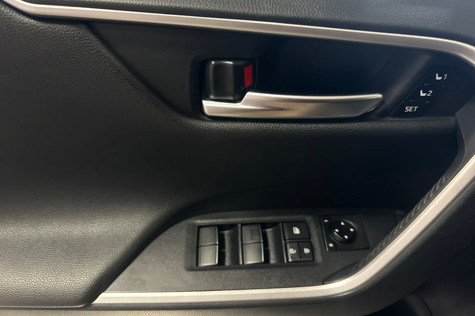 Thumbnail: 2019 Toyota RAV4 - 15