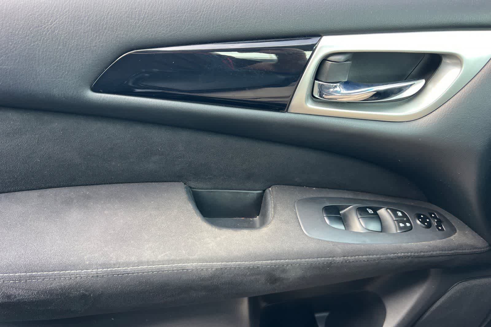 Thumbnail: 2015 Nissan Pathfinder - 15