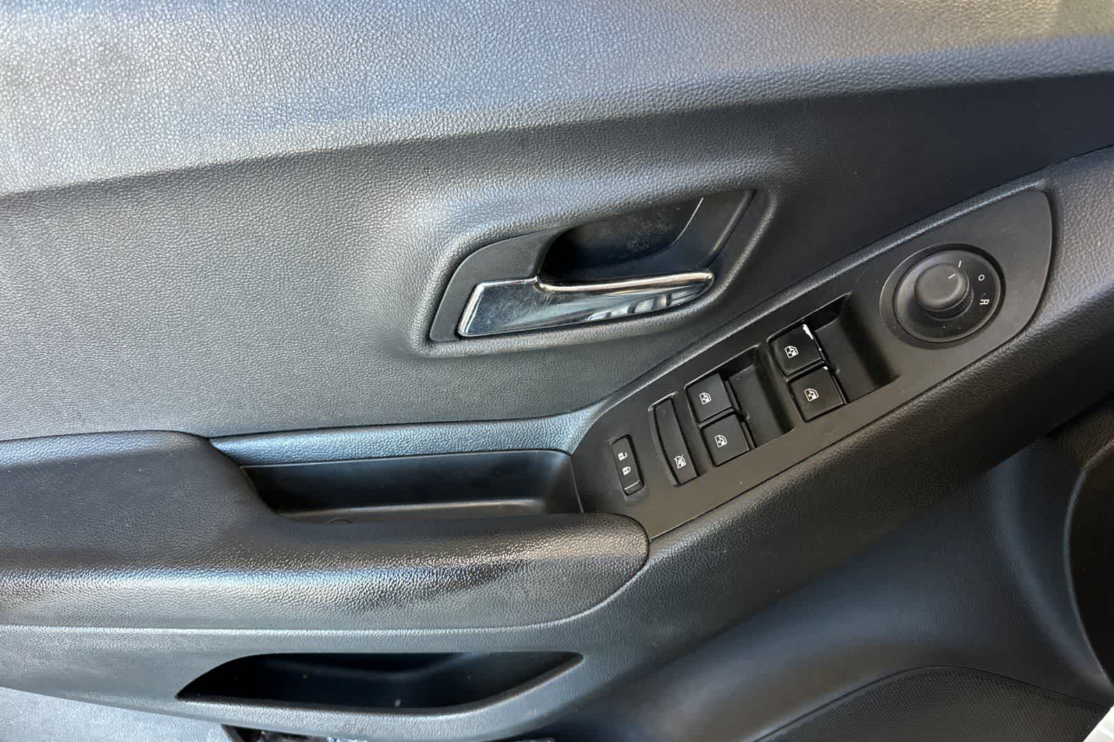 Thumbnail: 2020 Chevrolet Trax - 15