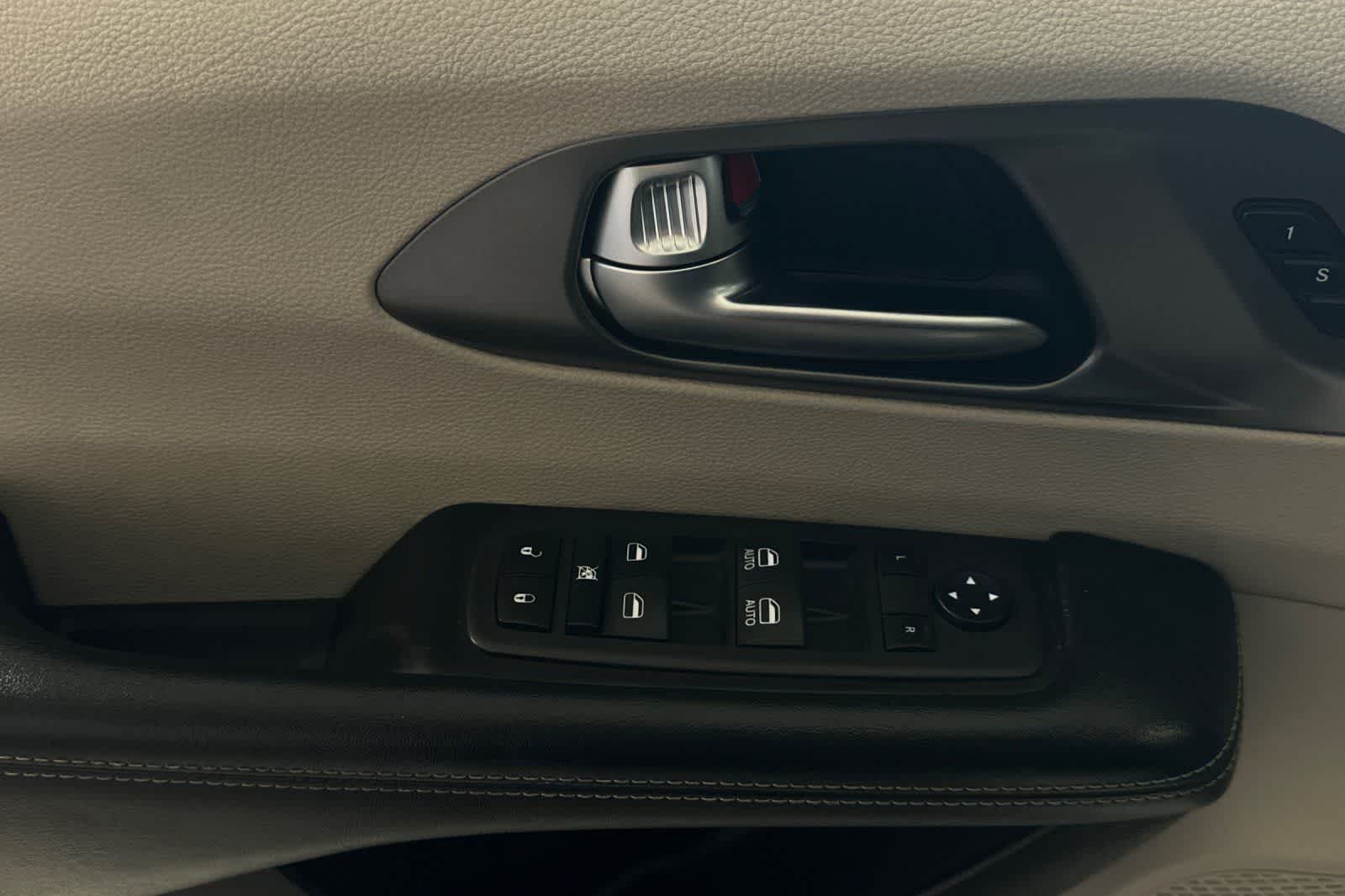 Thumbnail: 2022 Chrysler Pacifica - 13