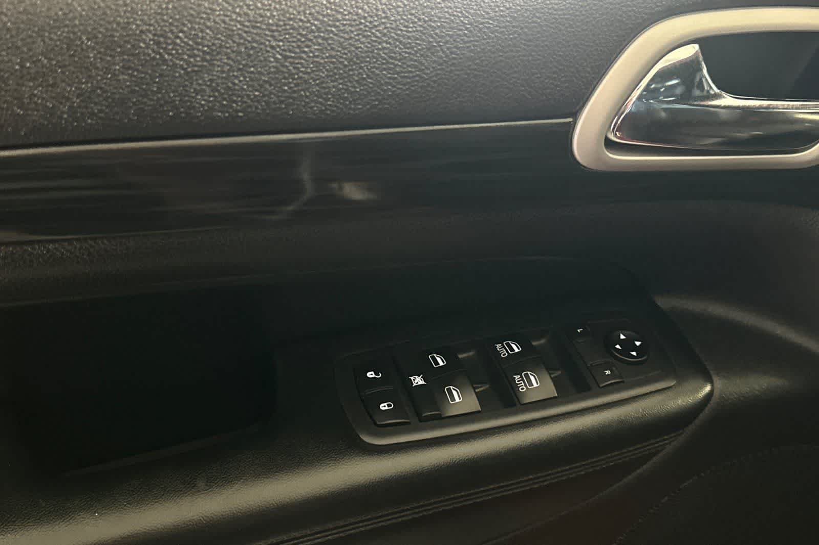 Thumbnail: 2020 Jeep Grand Cherokee - 13