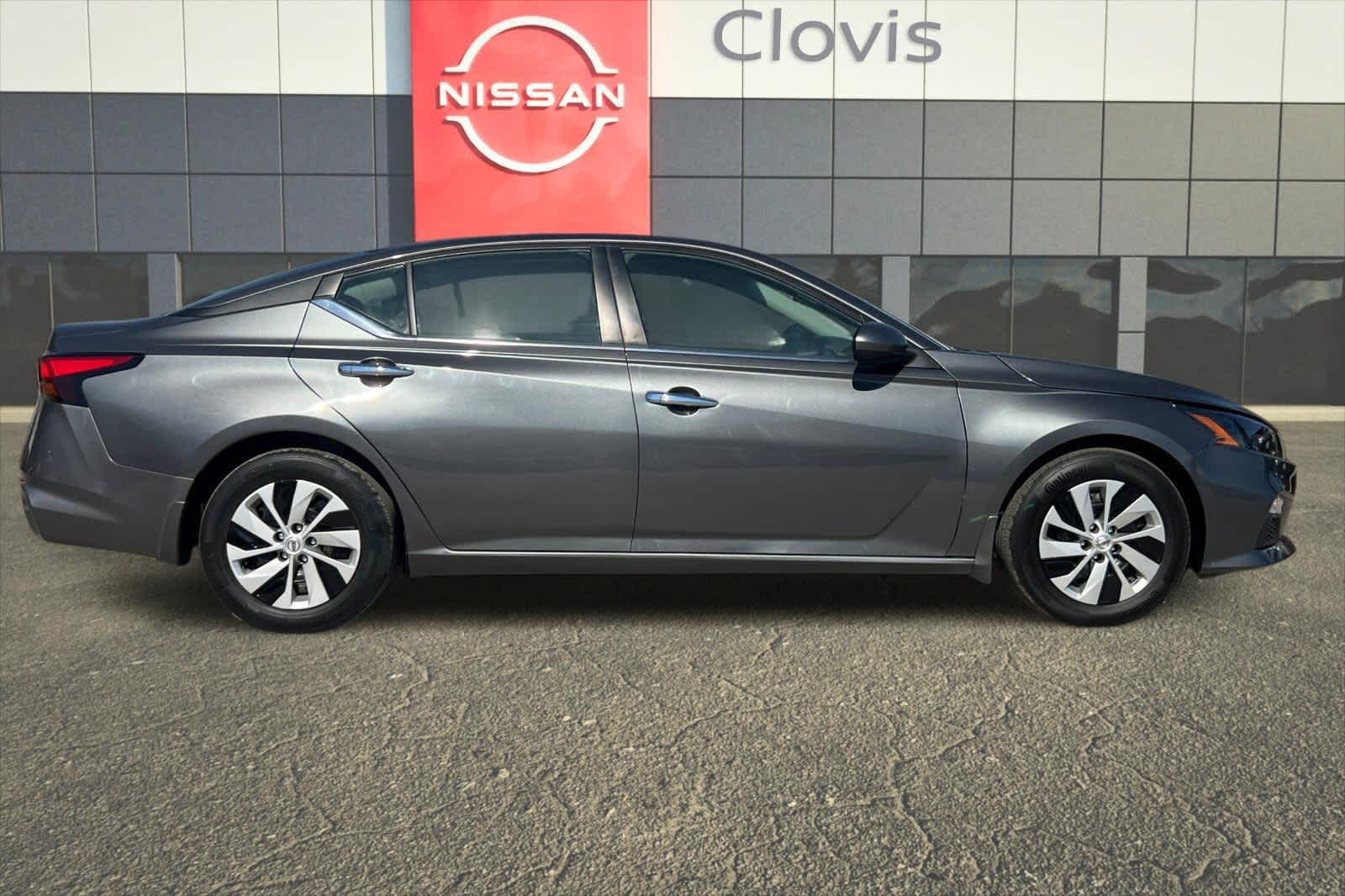 Thumbnail: 2022 Nissan Altima - 9
