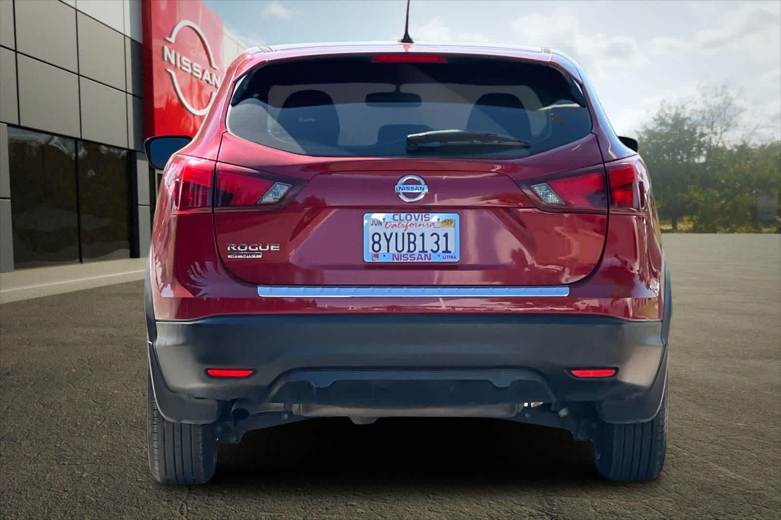 Thumbnail: 2018 Nissan Rogue Sport - 8