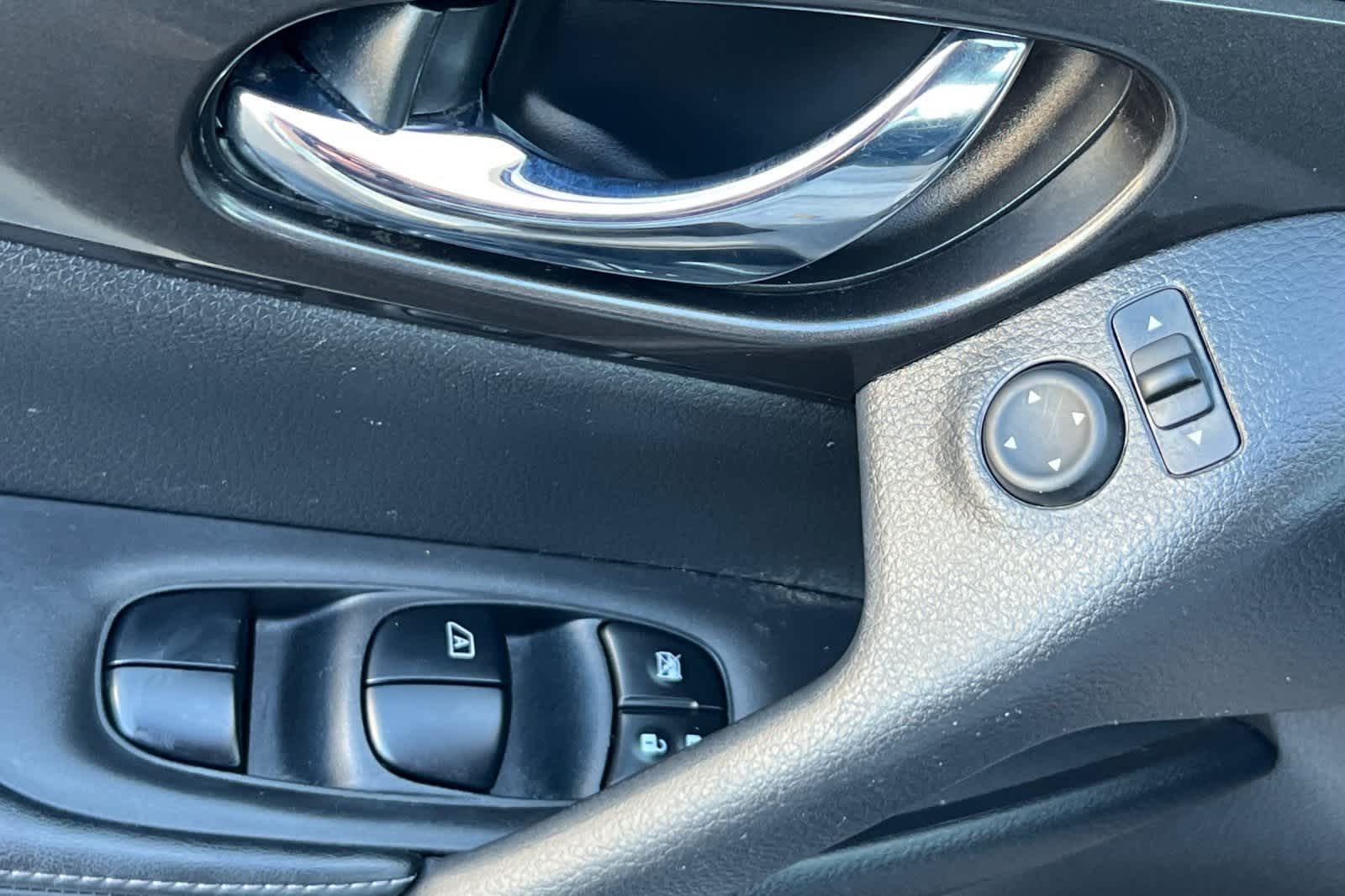 Thumbnail: 2020 Nissan Rogue - 14