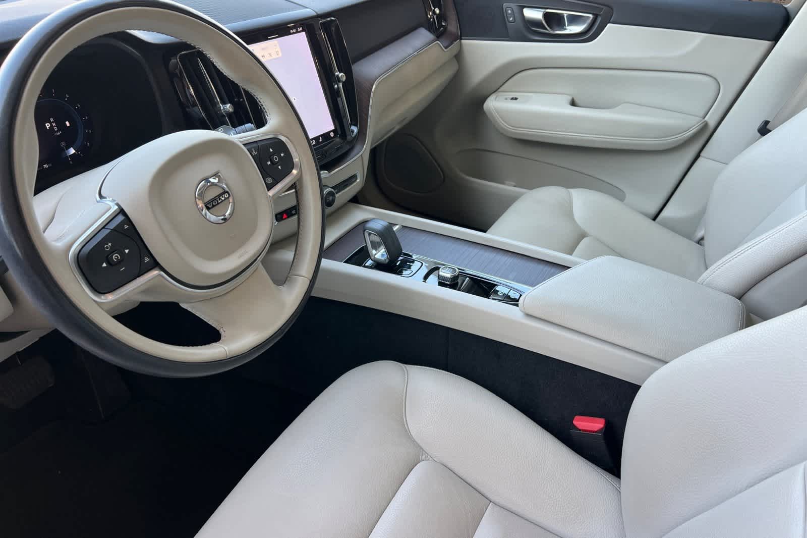 Thumbnail: 2022 Volvo XC60 - 14