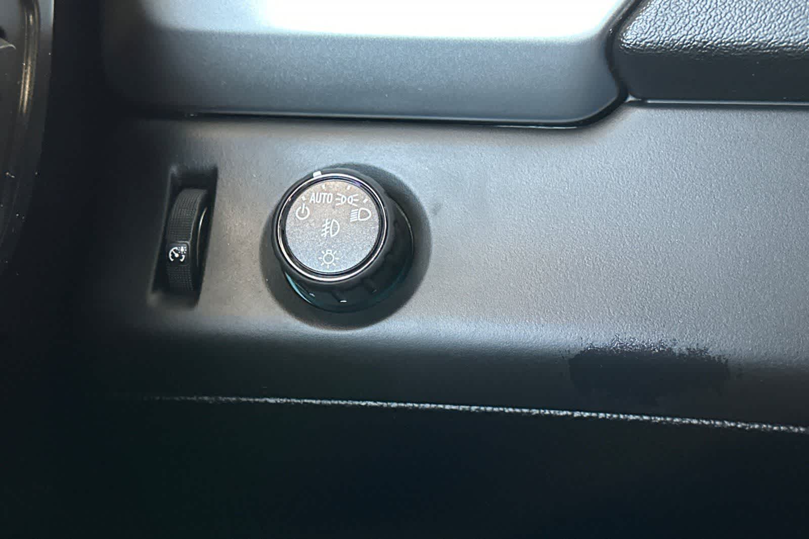 Thumbnail: 2018 Chevrolet Tahoe - 32