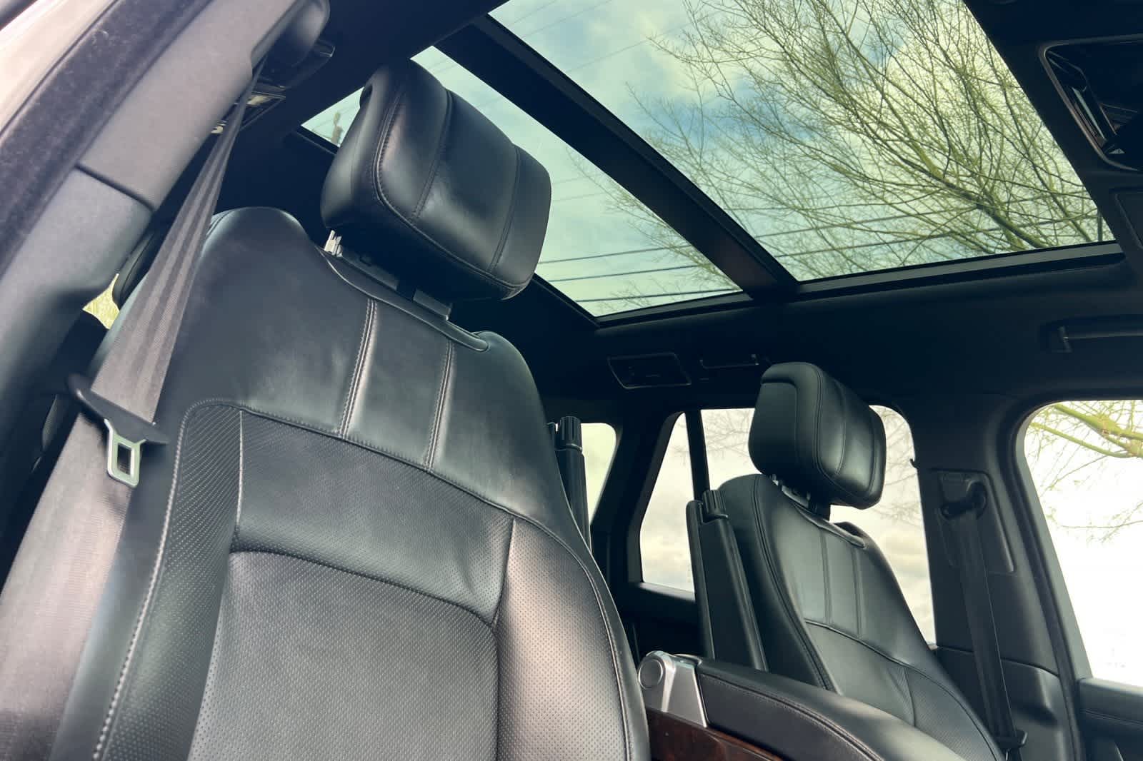 Thumbnail: 2021 Land Rover Range Rover - 20