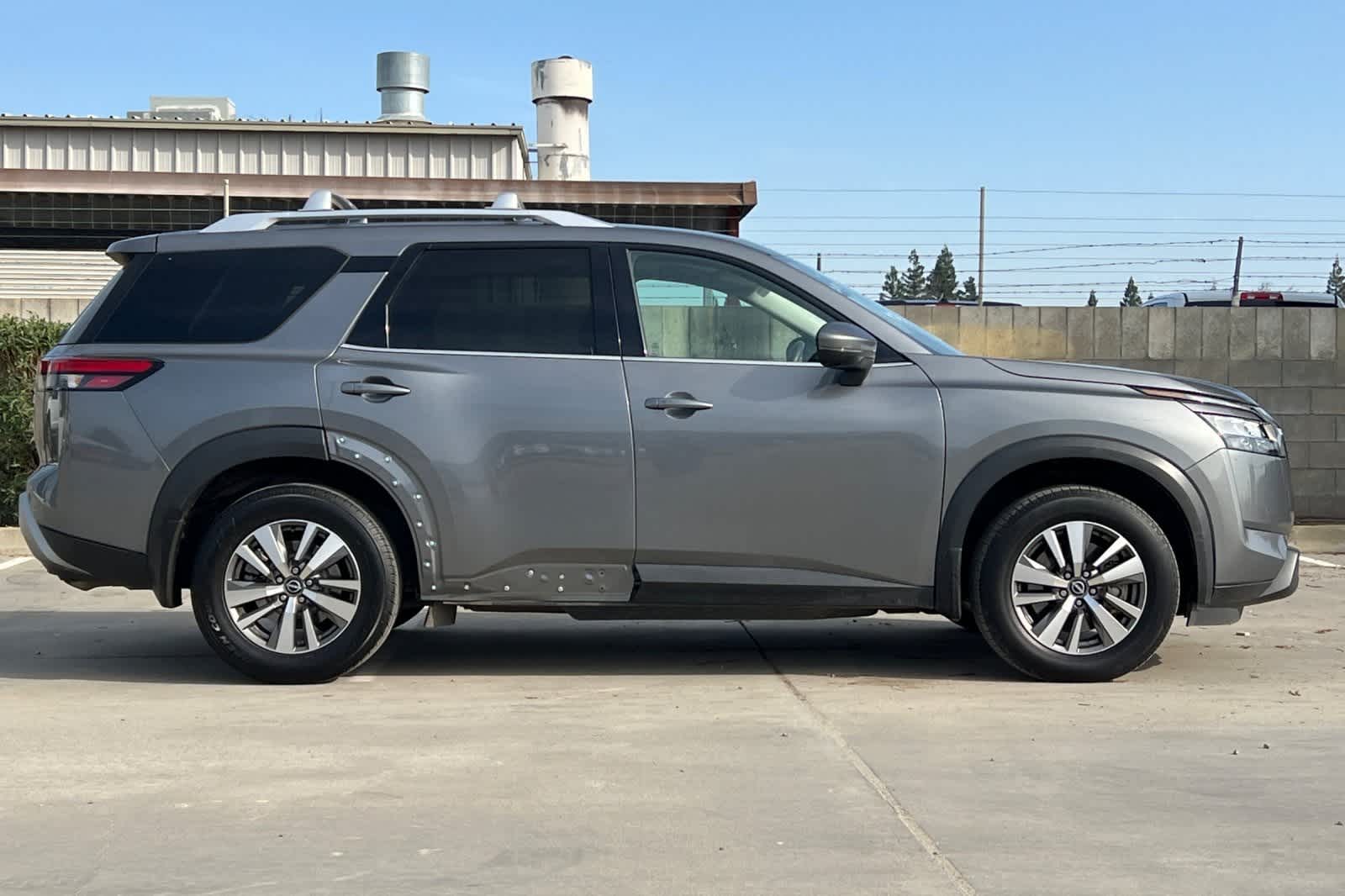 Thumbnail: 2023 Nissan Pathfinder - 9