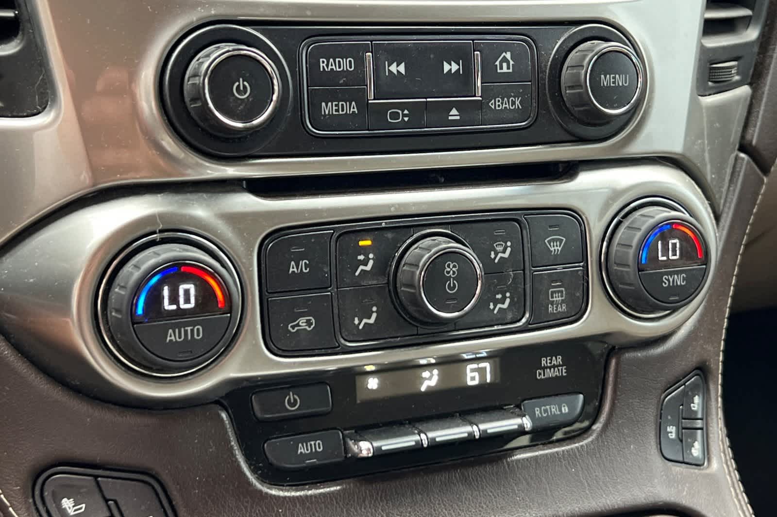 Thumbnail: 2016 Chevrolet Suburban - 25