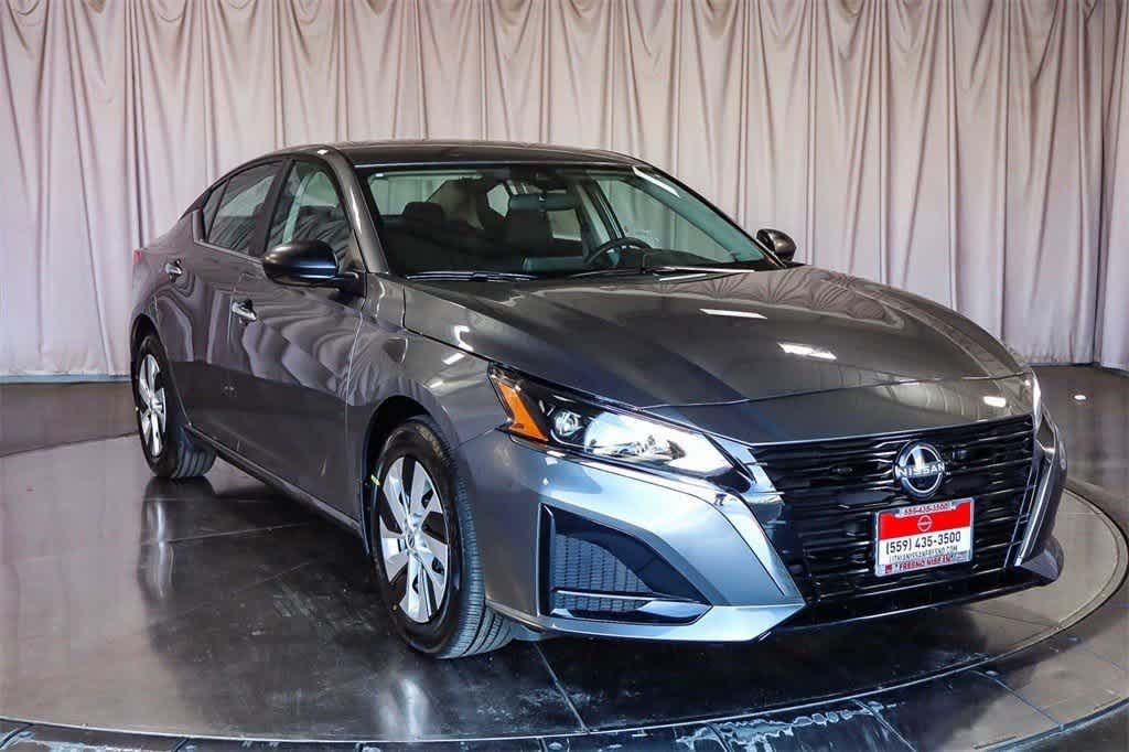 Thumbnail: 2025 Nissan Altima - 6
