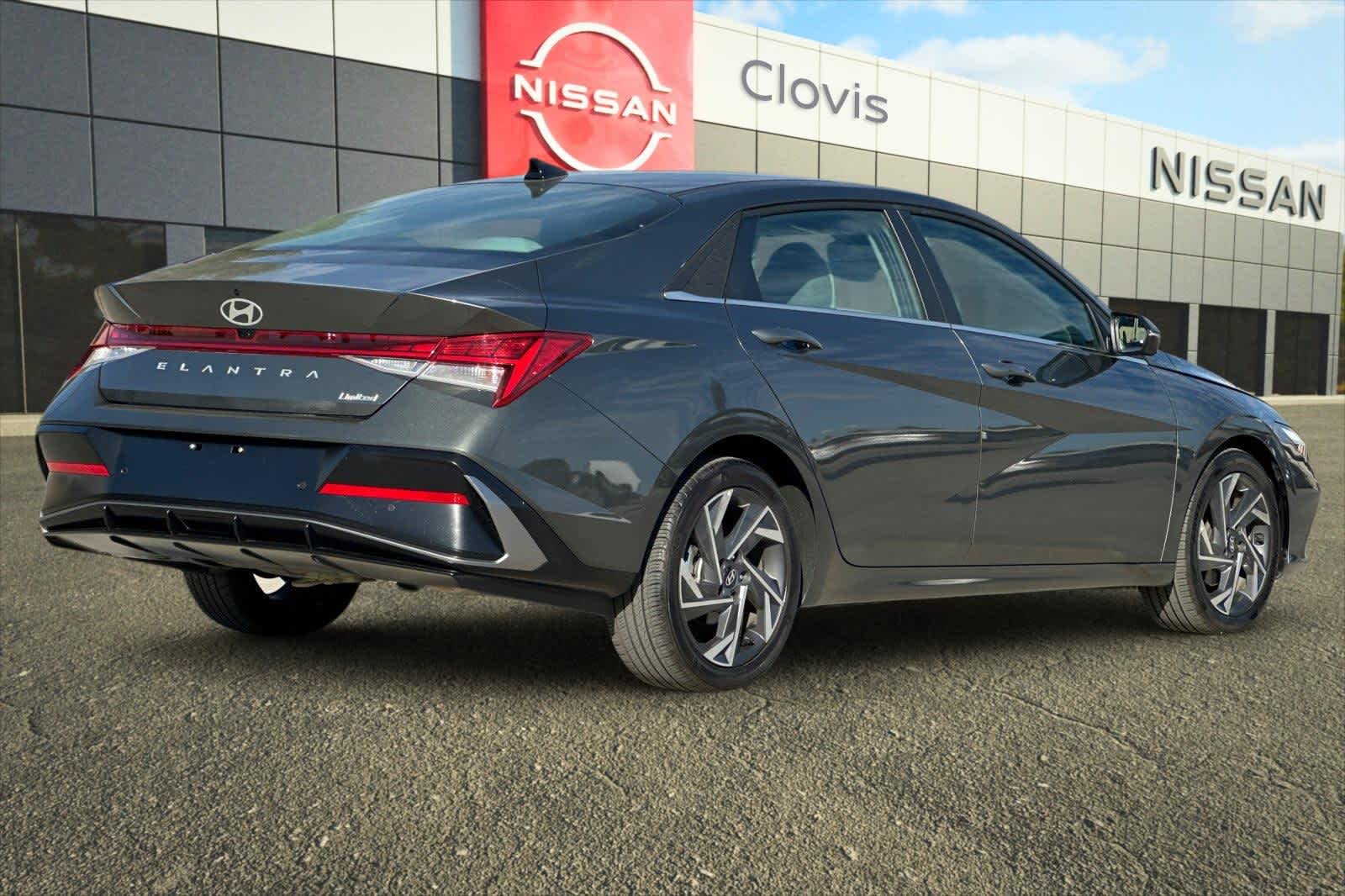Thumbnail: 2024 Hyundai Elantra - 3