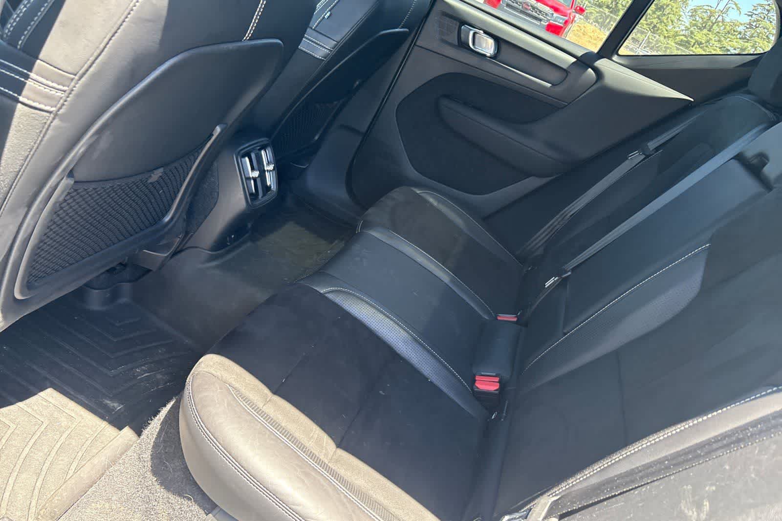 Thumbnail: 2021 Volvo XC40 - 5