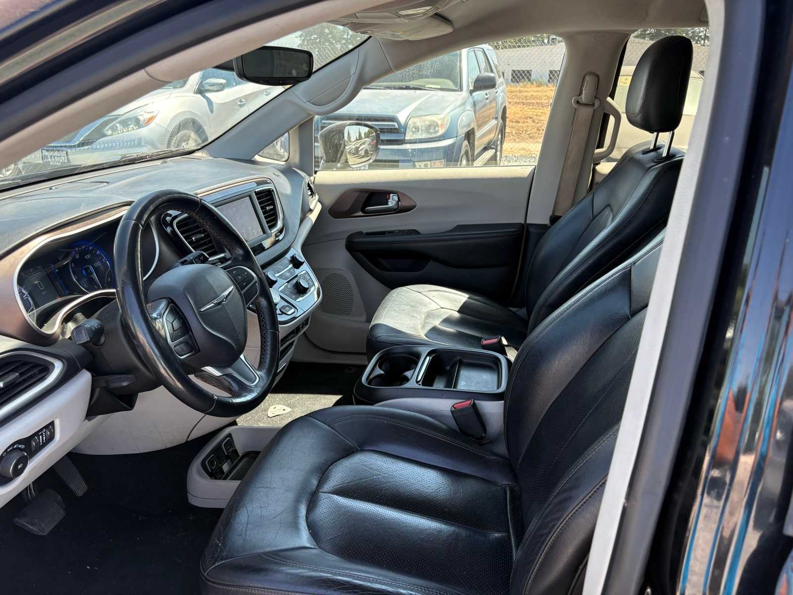 Thumbnail: 2019 Chrysler Pacifica - 11