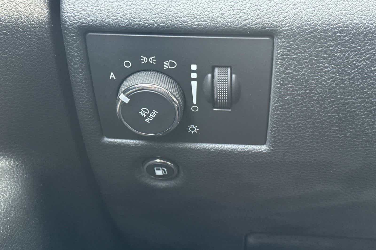 Thumbnail: 2015 Jeep Grand Cherokee - 33