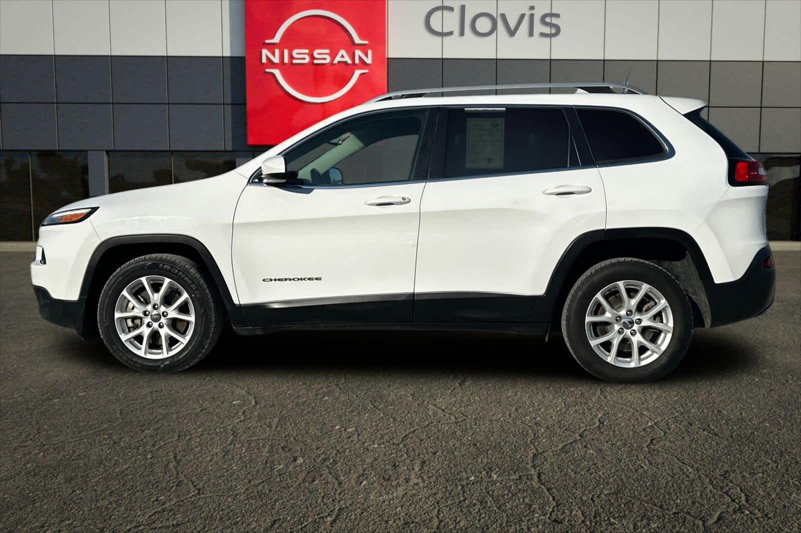 Thumbnail: 2017 Jeep Cherokee - 6