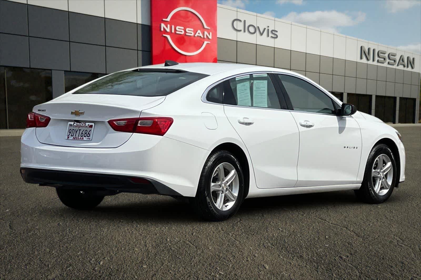Thumbnail: 2023 Chevrolet Malibu - 3