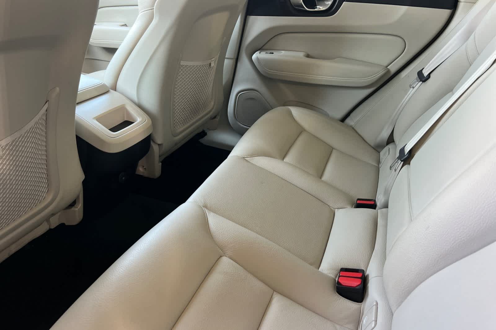 Thumbnail: 2022 Volvo XC60 - 5