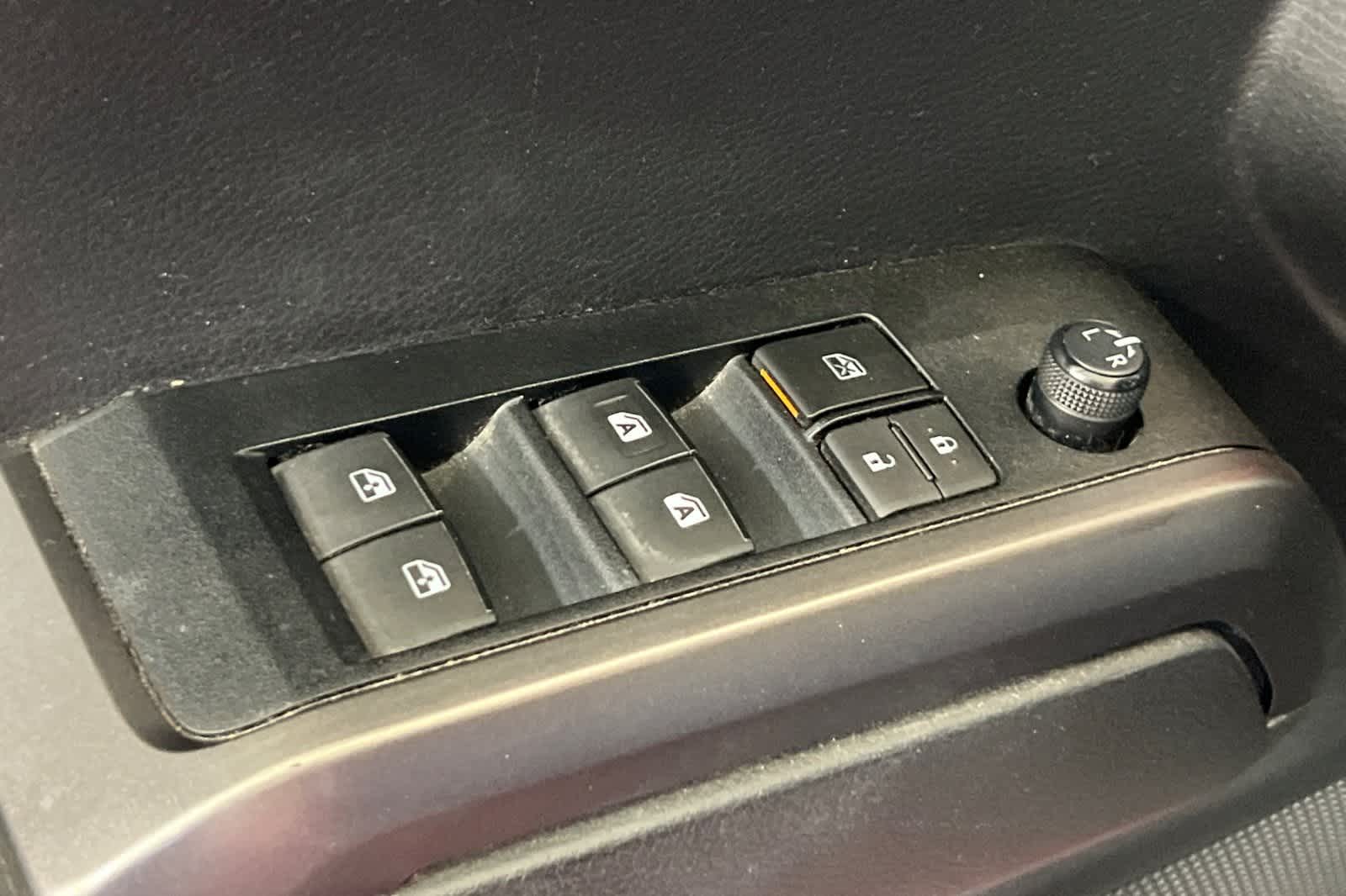 Thumbnail: 2019 Toyota Tacoma - 16