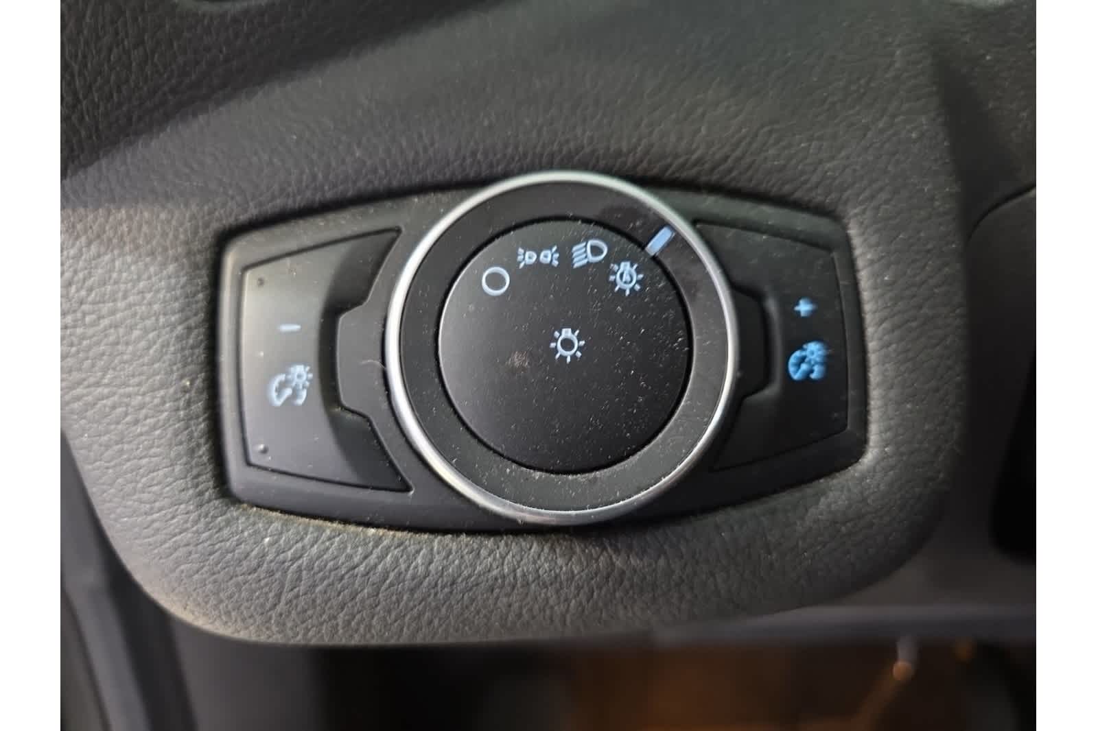 Thumbnail: 2015 Ford Escape - 32