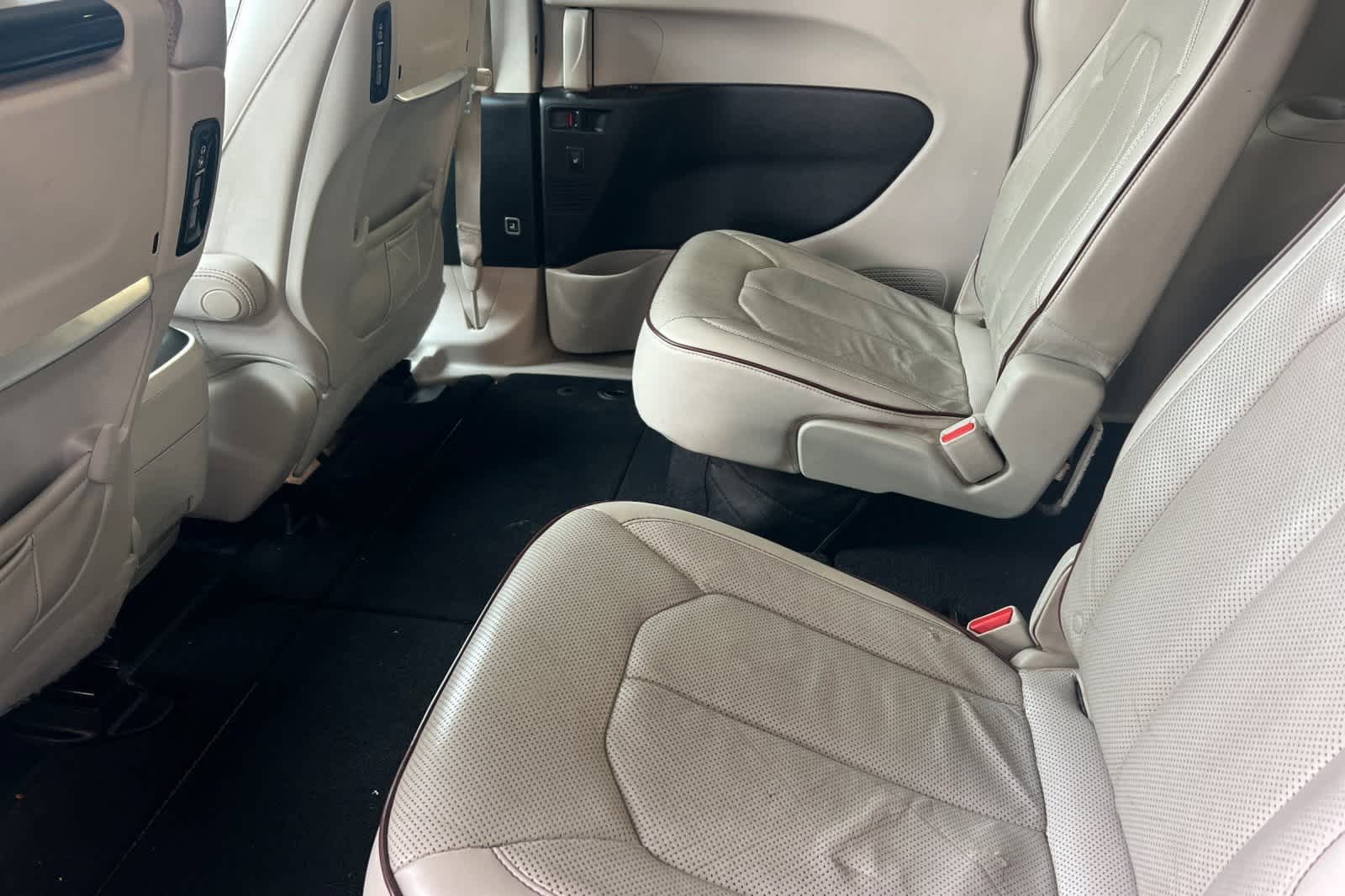 Thumbnail: 2017 Chrysler Pacifica - 5