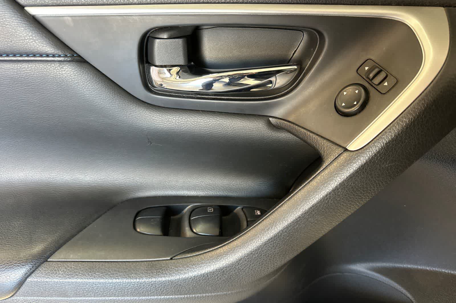 Thumbnail: 2018 Nissan Altima - 15