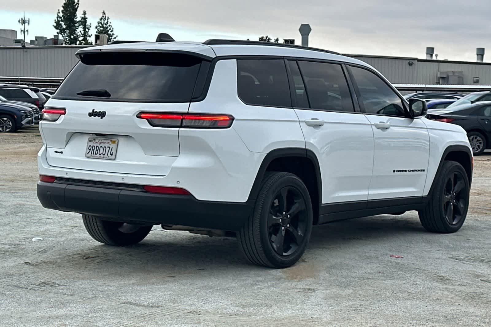 Thumbnail: 2023 Jeep Grand Cherokee - 3