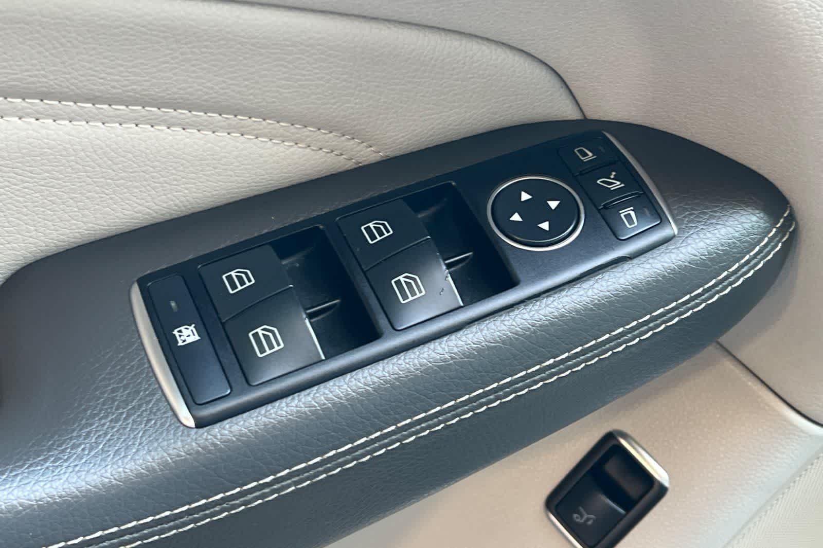 Thumbnail: 2012 Mercedes-Benz M-Class - 14