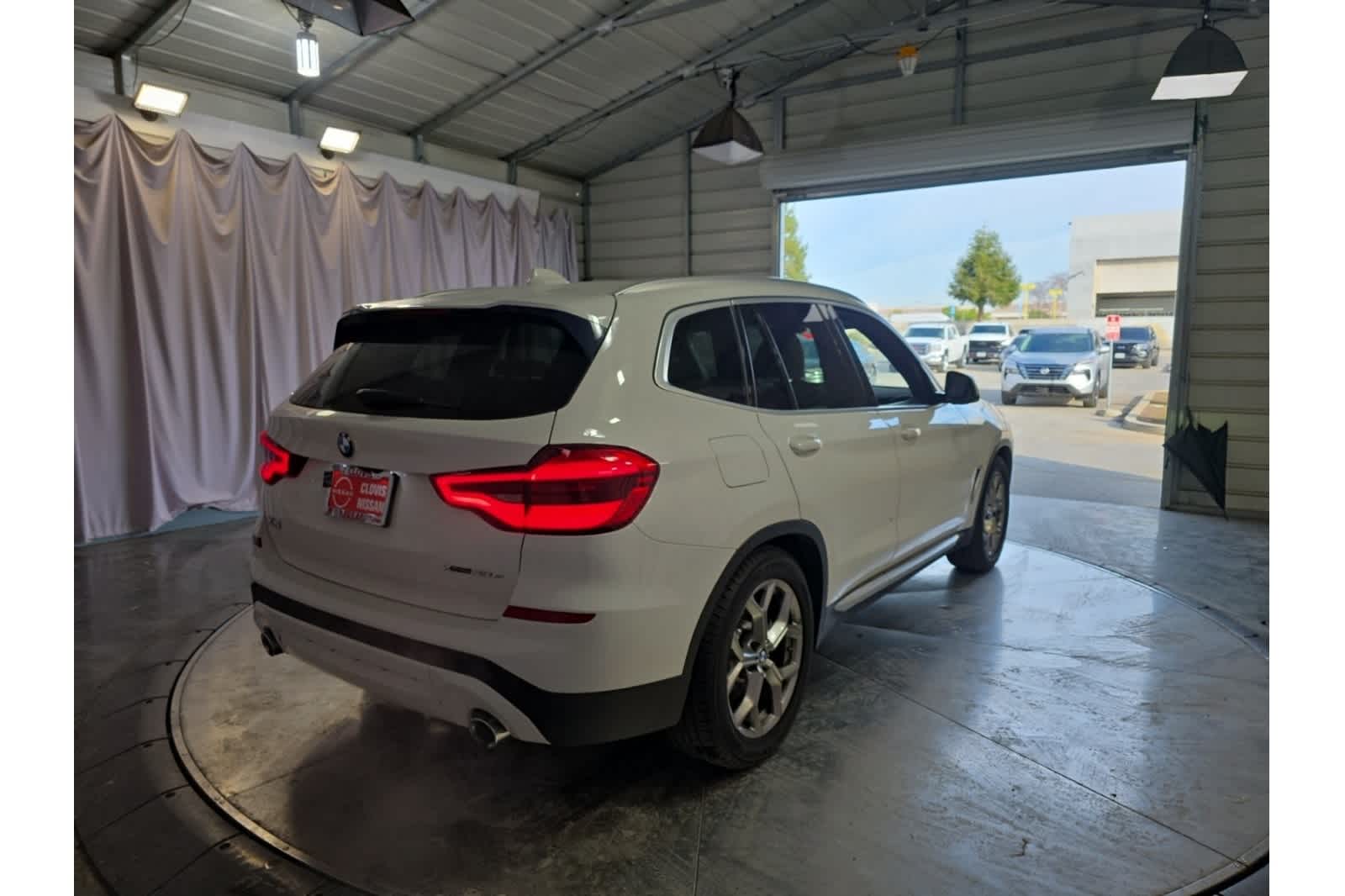 Thumbnail: 2021 BMW X3 - 10