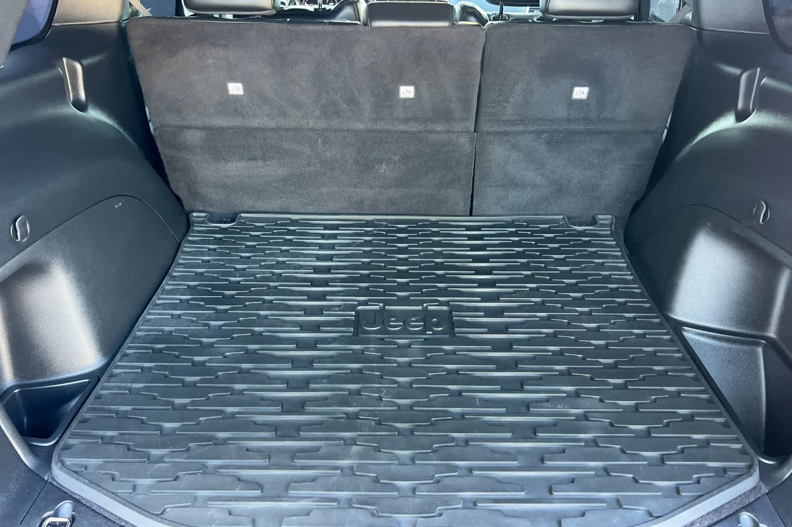 Thumbnail: 2021 Jeep Grand Cherokee - 18