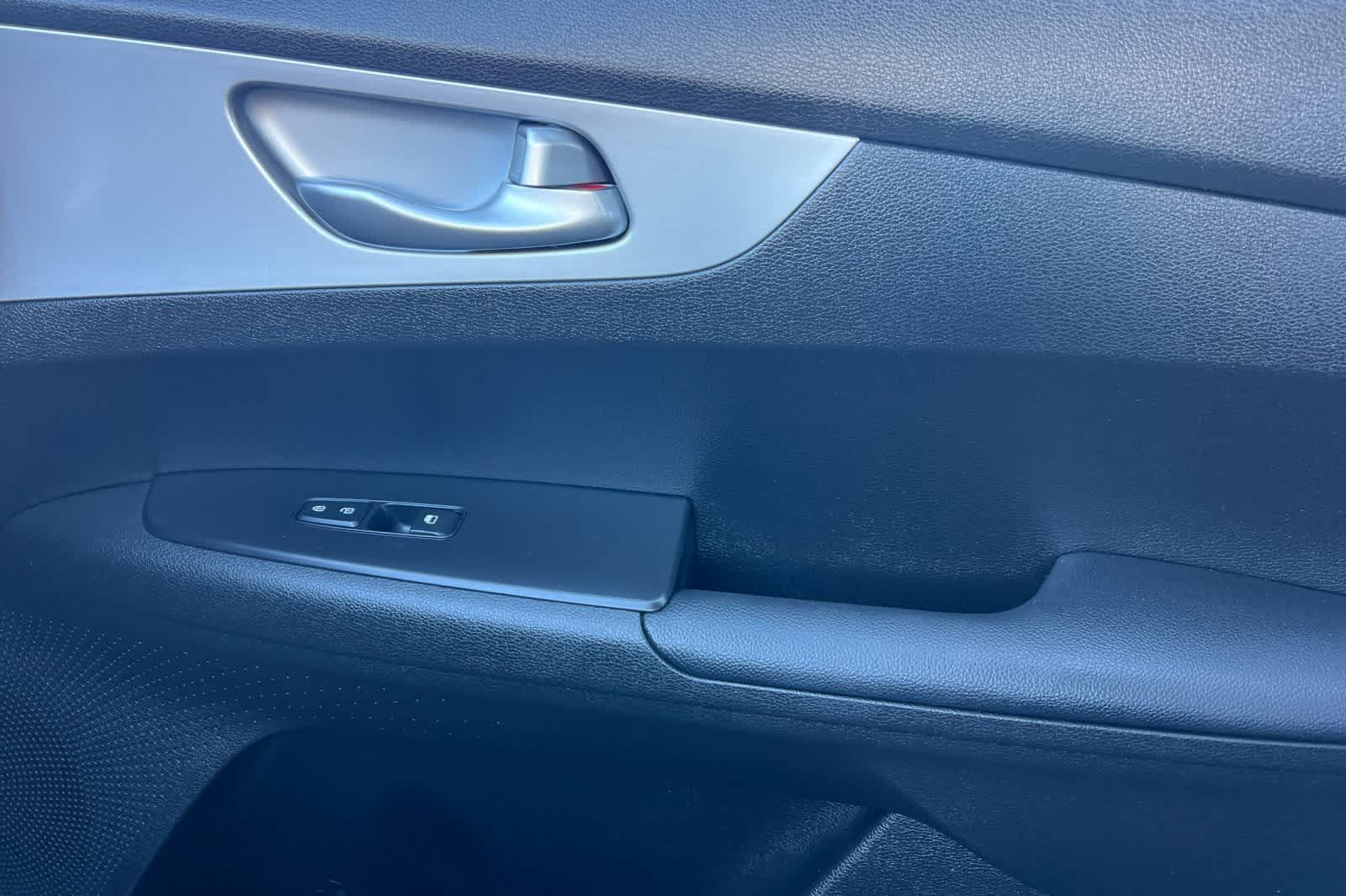 Thumbnail: 2023 Kia Forte - 19