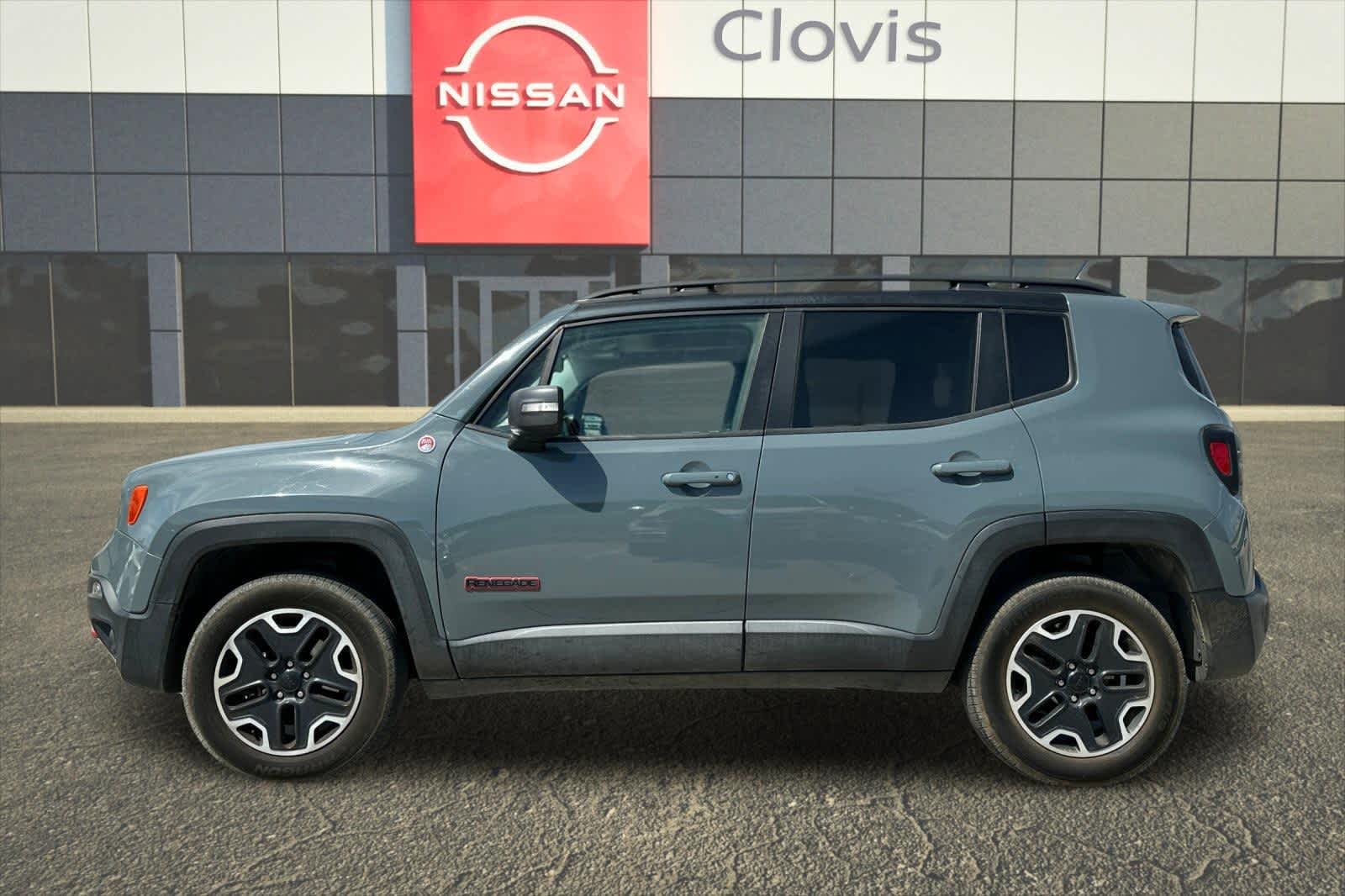 Thumbnail: 2016 Jeep Renegade - 5
