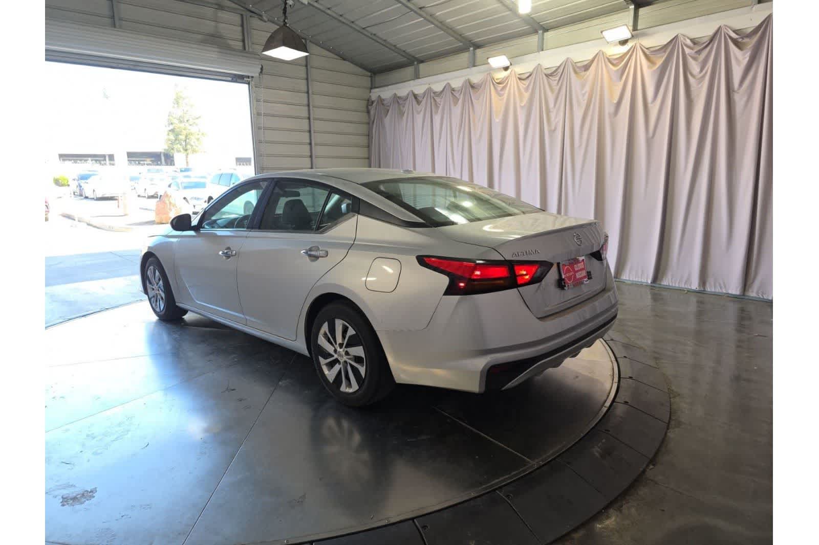 Thumbnail: 2020 Nissan Altima - 8