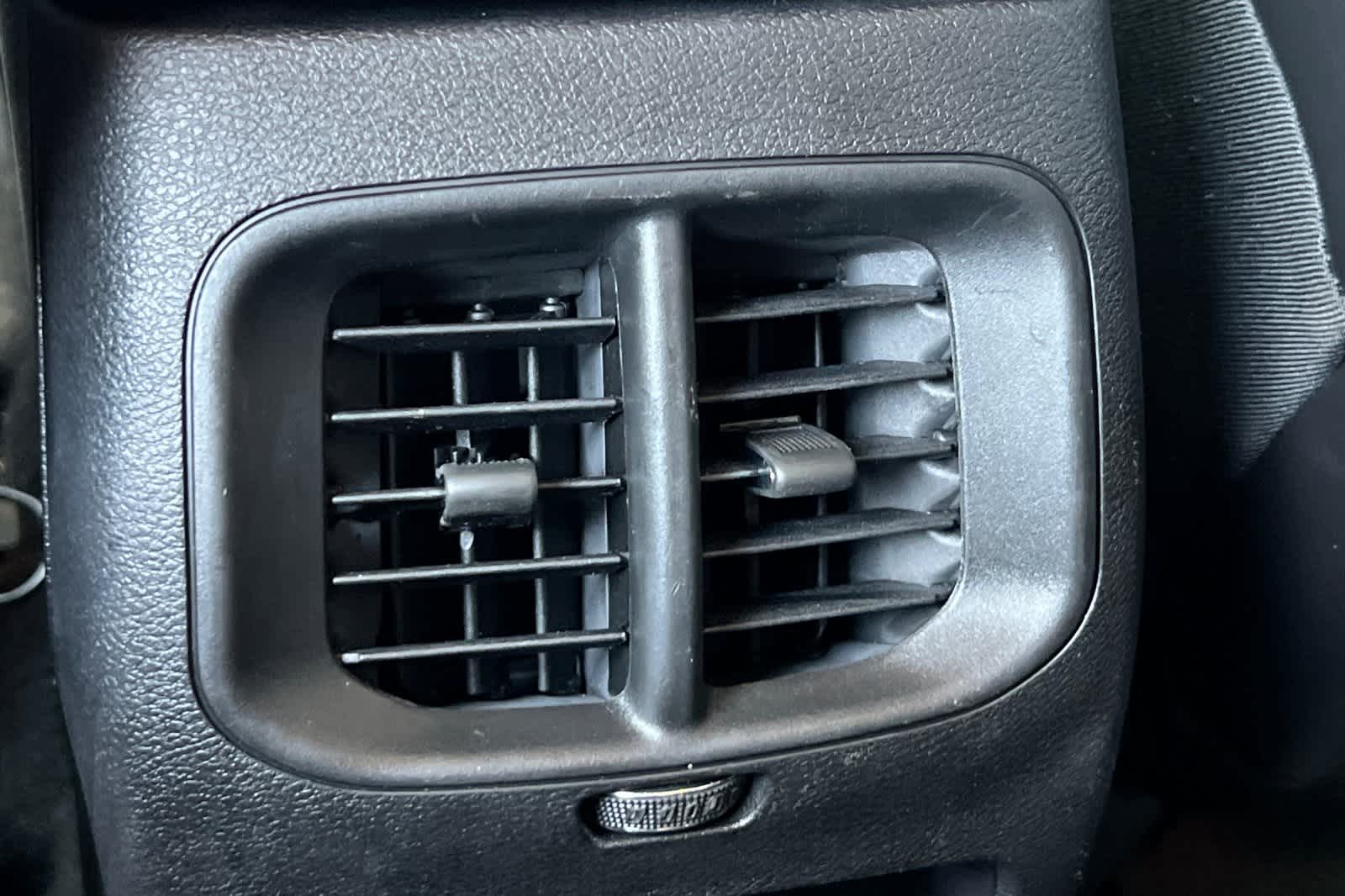 Thumbnail: 2019 Jeep Cherokee - 15