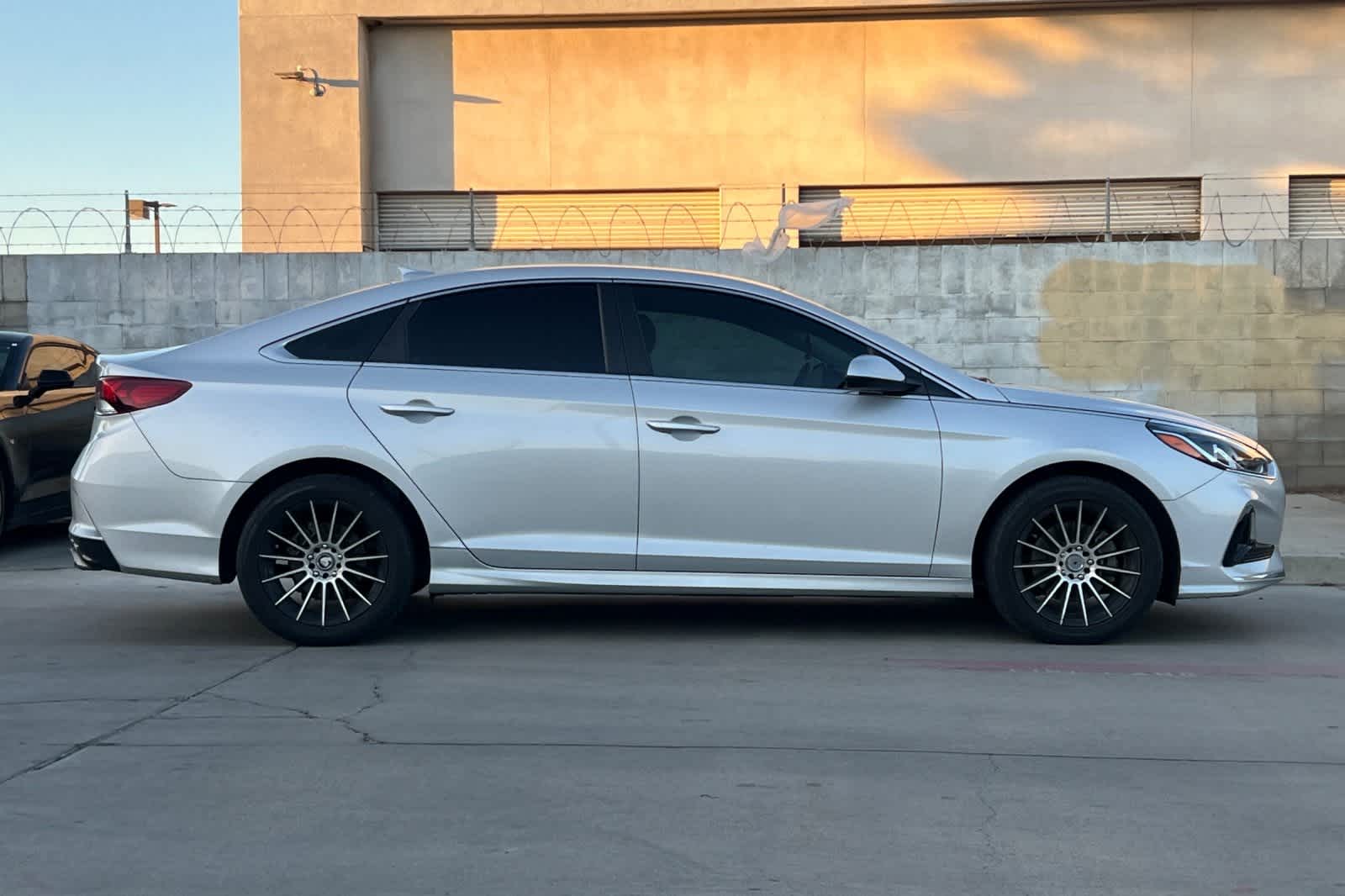 Thumbnail: 2019 Hyundai Sonata - 9