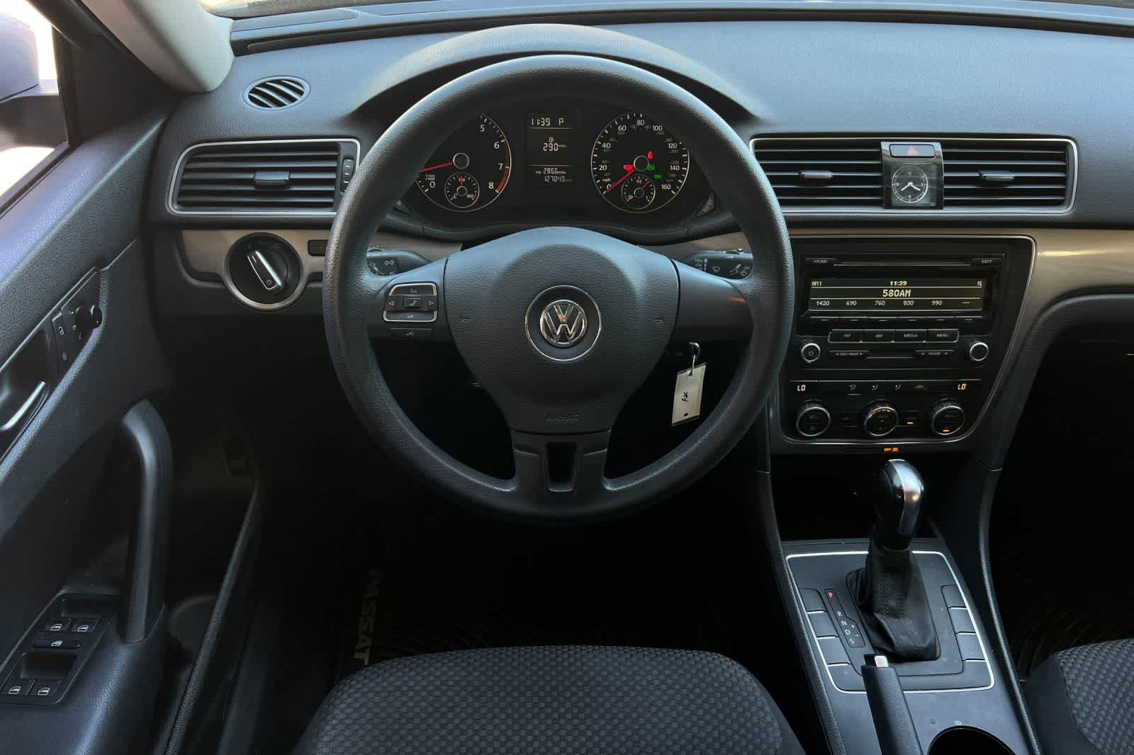 Thumbnail: 2012 Volkswagen Passat - 16
