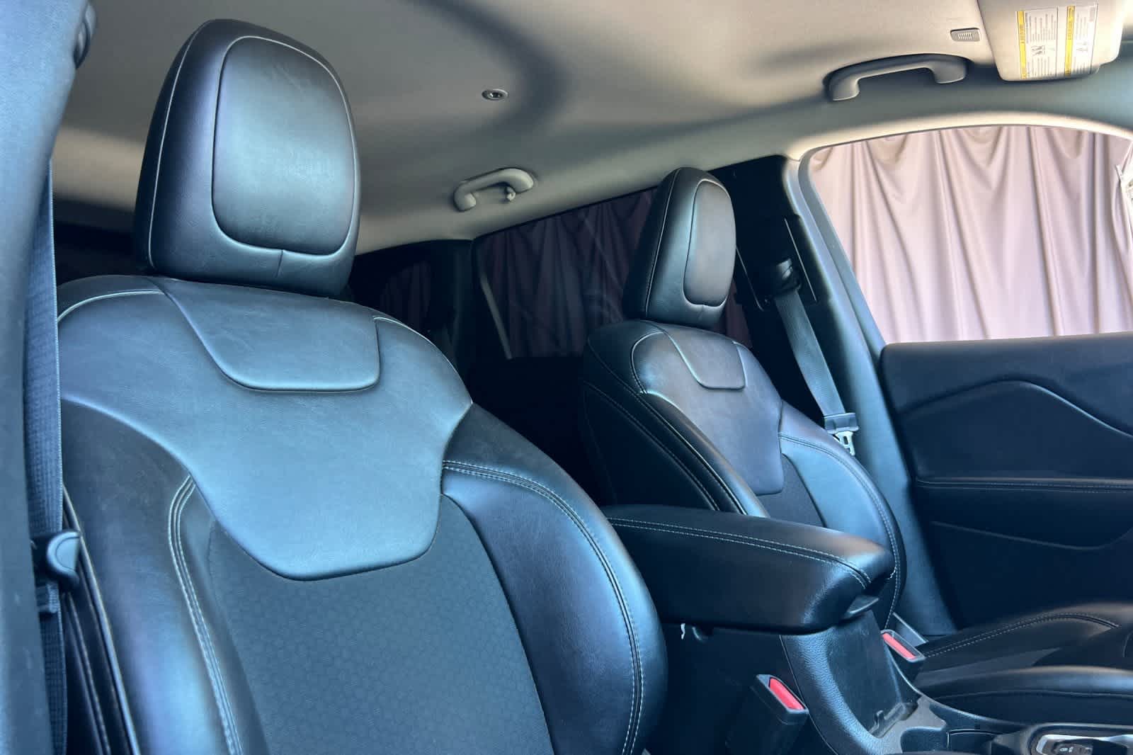 Thumbnail: 2019 Jeep Cherokee - 20