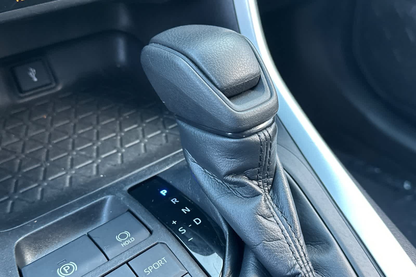 Thumbnail: 2022 Toyota RAV4 - 26