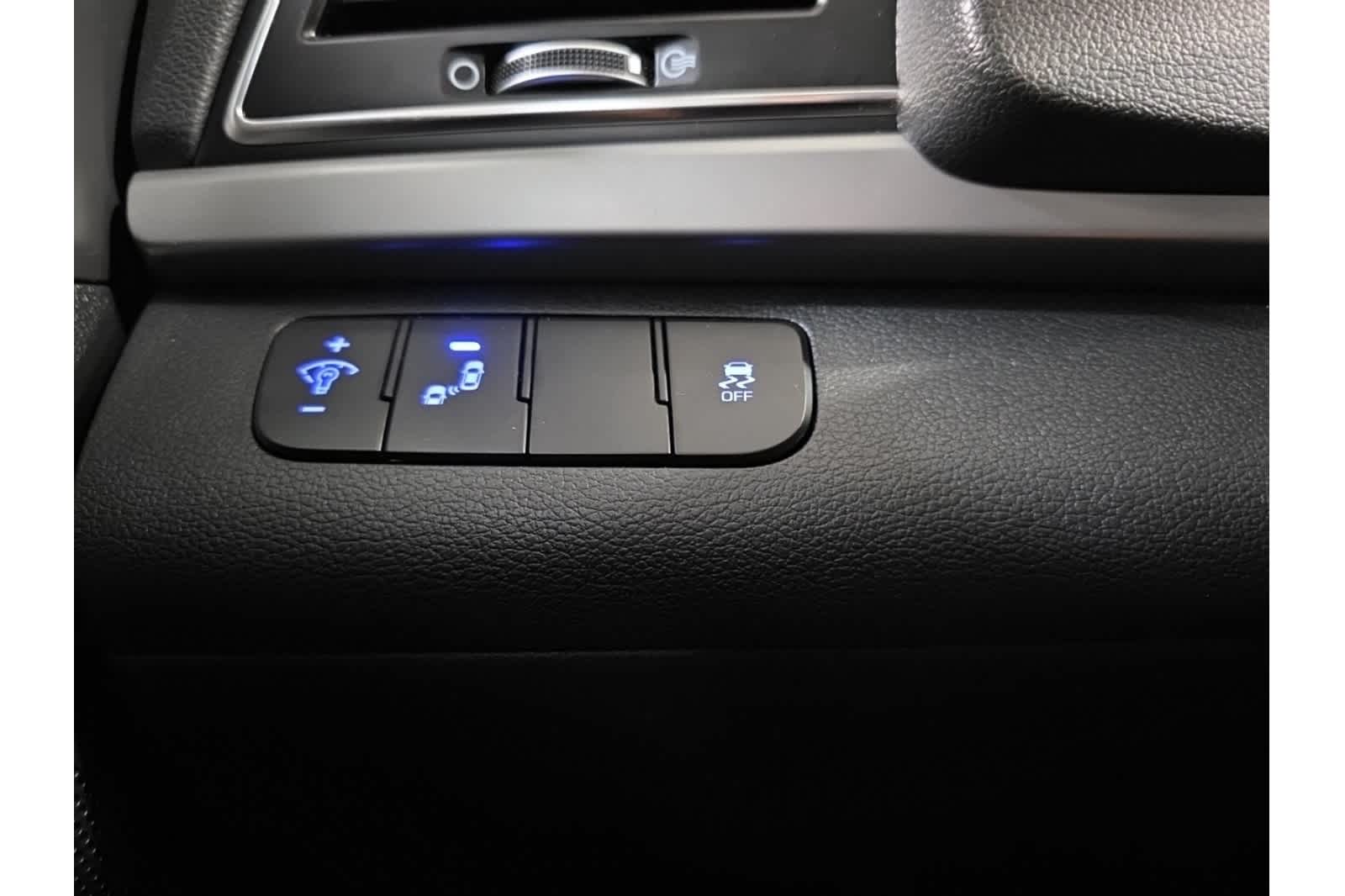 Thumbnail: 2017 Hyundai Elantra - 30