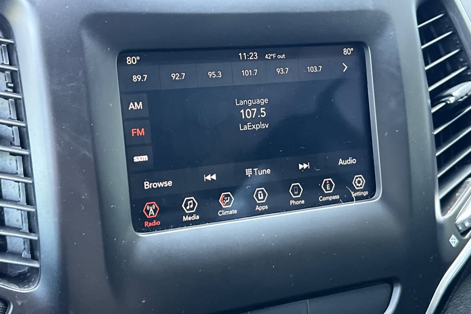 Thumbnail: 2019 Jeep Cherokee - 21