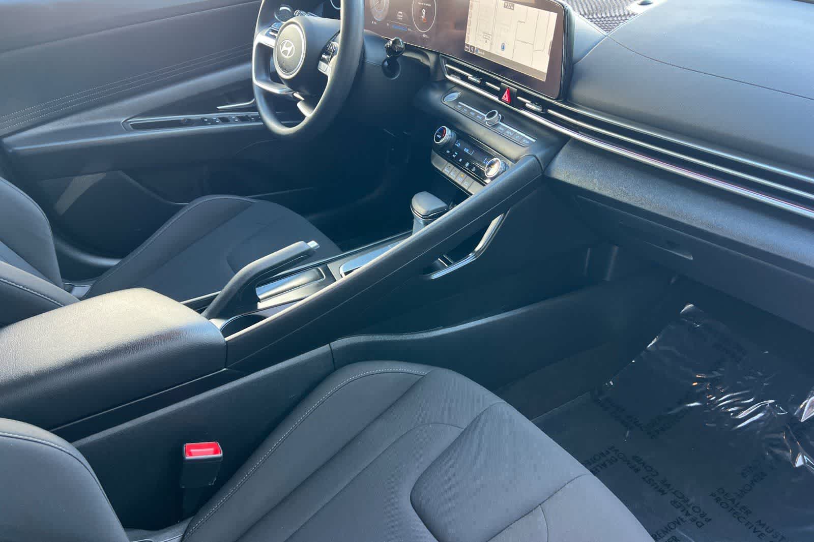 Thumbnail: 2024 Hyundai Elantra - 17