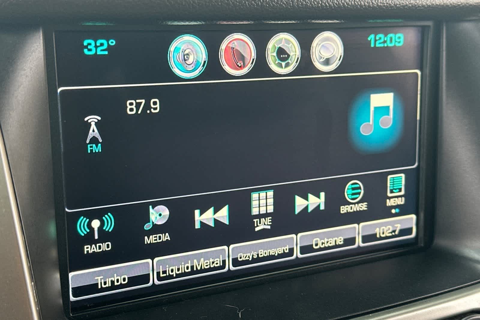 Thumbnail: 2016 Chevrolet Suburban - 24