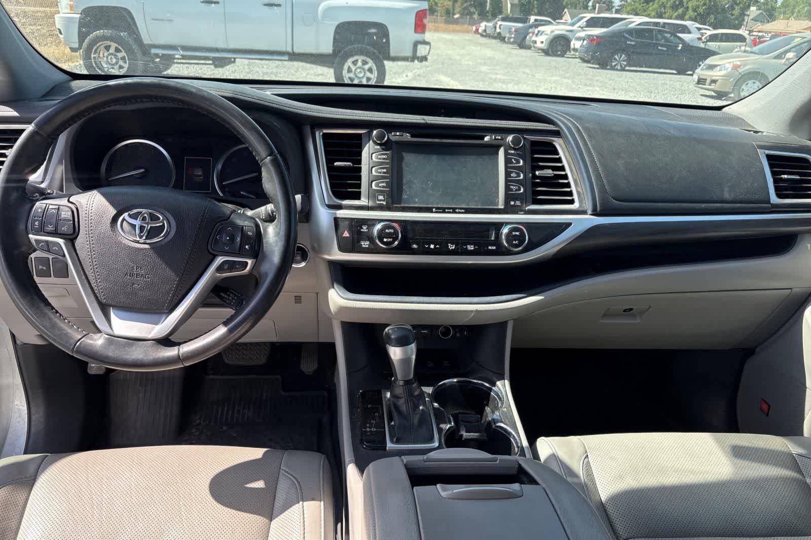 Thumbnail: 2019 Toyota Highlander - 4